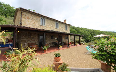 Agriturismo Ca di Vestro: Plante, Ciel, Bâtiment, Nuage, Fenêtre, Fleur, Pot De Fleur, Chalet, Lot Terre, Arbre
