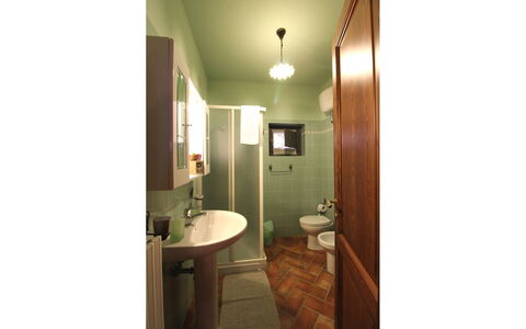 Agriturismo Ca di Vestro: Propriété, Pièce, Salle De Bains, Lavabo, Bâtiment, Design Intérieur, Architecture, Maison, Plafond, Luminaire Plomberie