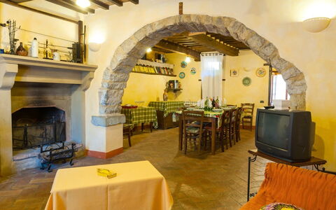 Casa la Primula: Restaurant, Bâtiment, Propriété, Pièce, Jaune, Design Intérieur, Cambre, Architecture, Maison