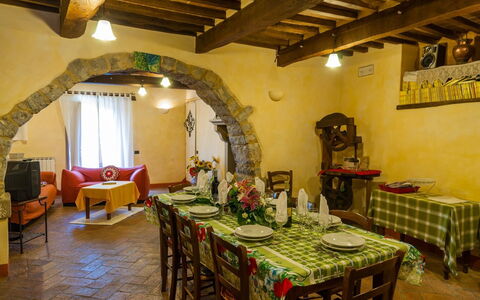 Casa la Primula: Pièce, Propriété, Restaurant, Bâtiment, Design Intérieur, Meubles, Maison, Immobilier, Table, Salle À Manger