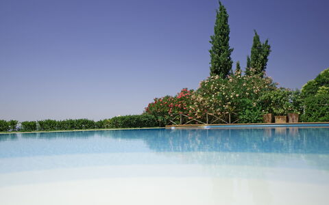 Casa Lucia: L'Eau, Bleu, La Nature, Ciel, Réflexion, Paysage Naturel, Arbre, Ressources En Eau, Jour, Lac
