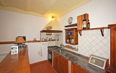 Kitchen facilities: kitchen, oven, dishwasher, refrigerator.