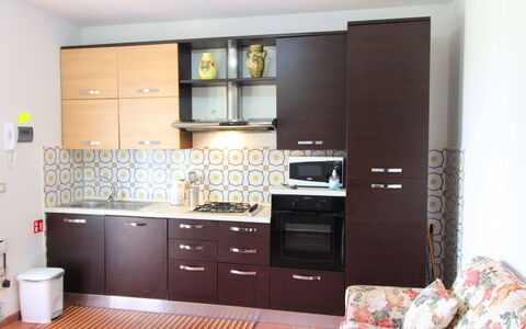 Podere Marcigliano: Cabinetry, Propriété, Meubles, Comptoir, Tiroir, Électroménager, Commode, Design Intérieur, Cuisine, Bois