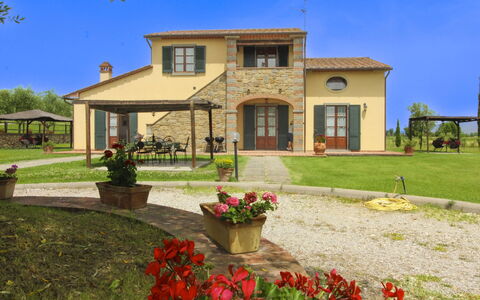 Podere Marcigliano: Jardin, Chalet, Ferme, Ombre, Aménagement Paysager, Biens, Cour, Arrière-Cour, Mur De Pierre, Hacienda