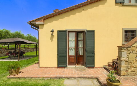 Podere Marcigliano: Porte, Maison, Domicile, Chalet, Accueil Porte, Cour, Ombre, Ferme, Plante D'Appartement, Porche
