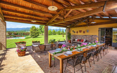 Podere Sant'angelo: Propriété, Immobilier, Bâtiment, Pièce, Maison, Biens, Patio, Design Intérieur, Domicile, Table