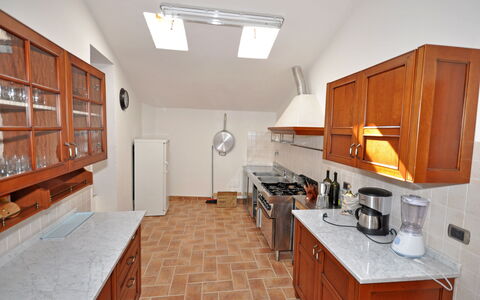 Dante: Pièce, Propriété, Bâtiment, Cuisine, Meubles, Cabinetry, Comptoir, Maison, Design Intérieur, Immobilier