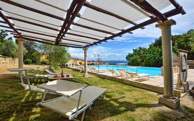 Le Sculture: Propriété, Immobilier, Maison, Bâtiment, Domicile, Biens, Ombre, Piscine, Pièce, Pergola