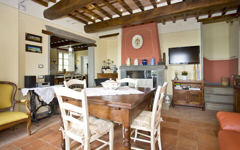 Nel Guasto: Propriété, Bâtiment, Pièce, Meubles, Design Intérieur, Maison, Table, Immobilier, Domicile, Salle À Manger