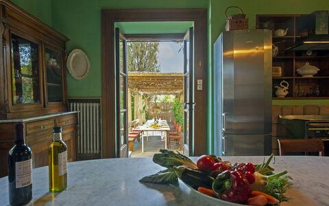 Villa Pedone: Propriété, Aliments, Bâtiment, Bois, Design Intérieur, Vaisselle, Fenêtre, Cuisine, Cabinetry, Immobilier