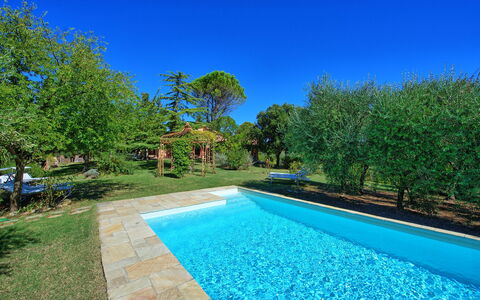 Casa Cipressi: Piscine, Propriété, Immobilier, Paysage Naturel, Biens, Maison, Domicile, Arrière-Cour, Zone Résidentielle, Herbe