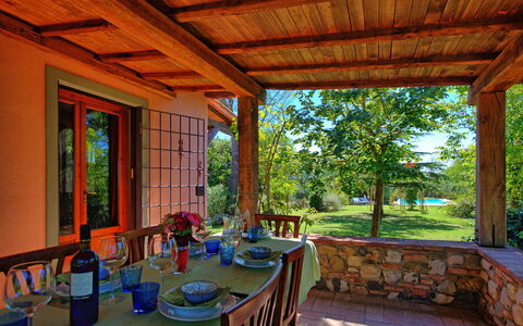 Casa Cipressi: Propriété, Pièce, Bâtiment, Porche, Domicile, Maison, Immobilier, Plafond, Meubles, Biens