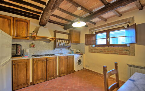 Cerretalta: Comptoir, Pièce, Propriété, Bâtiment, Meubles, Cuisine, Cabinetry, Plafond, Faisceau, Design Intérieur