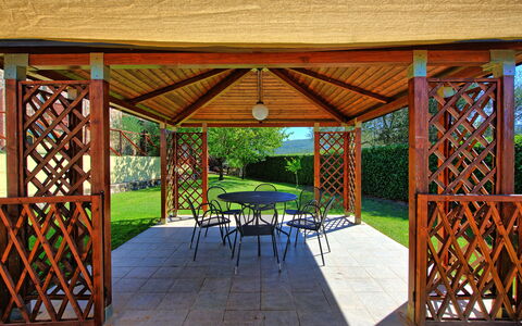 Cerretalta: Propriété, Bâtiment, Pièce, Pavillon, Immobilier, Maison, Domicile, Arbre, Porche, Biens