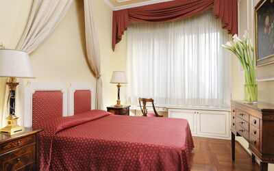 Chambre avec vue sur une cour interne