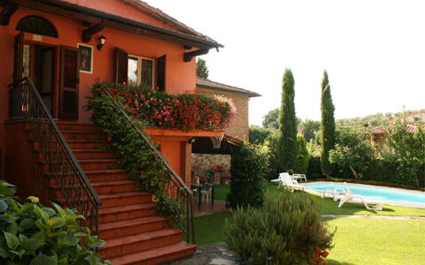 Casa Rosada: Plante, Bâtiment, Fenêtre, Ciel, Escaliers, Maison, Arbre, Quartier, L'Eau, Chalet