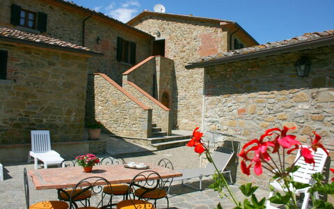 Casa Antica: Fleur, Plante, Propriété, Fenêtre, Bâtiment, Meubles, Ciel, Pot De Fleur, Éclairage, Architecture