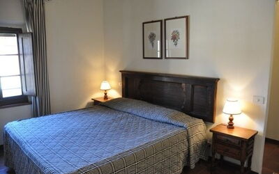 chambre à grand lit