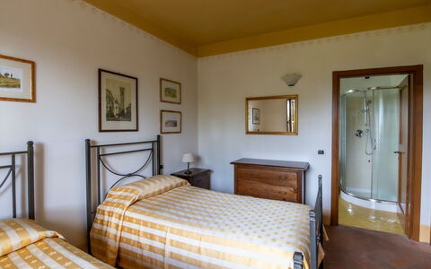 Villa Sant' Angelo: Lit, Chambre, Design Intérieur, Meubles, Pièce, Drap De Lit, Literie, Cadre, Plafond, Cadre De Lit