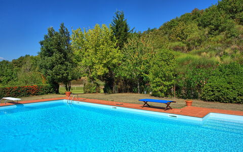 Gellino: Piscine, Propriété, Paysage Naturel, Loisir, Biens, Maison, Immobilier, Villa, Arbre, Vacances
