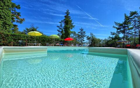 Villa Lorenzo: Piscine, Propriété, Loisir, Immobilier, Maison, L'Eau, Bâtiment, Vacances, Biens, Villa
