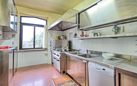 Villa Lorenzo: Propriété, Pièce, Cuisine, Bâtiment, Comptoir, Meubles, Cabinetry, Immobilier, Maison, Design Intérieur