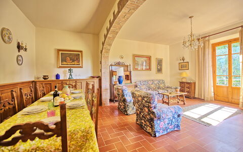 Casale Ambra: Propriété, Pièce, Bâtiment, Design Intérieur, Meubles, Maison, Immobilier, Jaune, Plafond, Sol