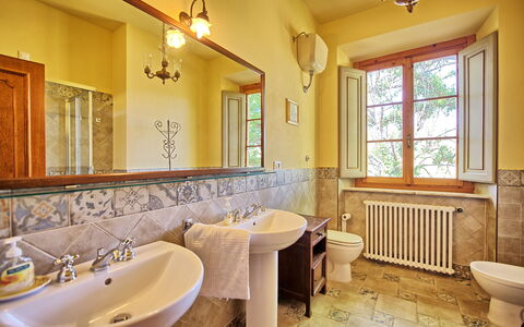 Casale Ambra: Salle De Bains, Pièce, Propriété, Design Intérieur, Bâtiment, Immobilier, Domicile, Maison, Biens, Sol