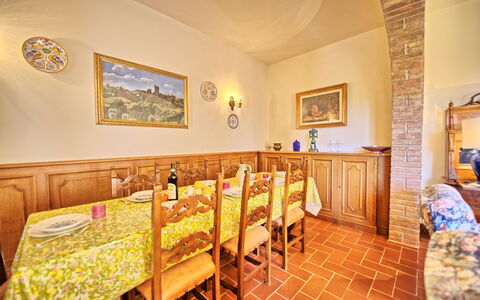 Casale Ambra: Pièce, Propriété, Bâtiment, Immobilier, Meubles, Jaune, Maison, Design Intérieur, Salle À Manger, Sol