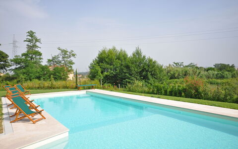 Villa Marginone: Piscine, Propriété, Immobilier, Loisir, Maison, Bâtiment, Villa, Herbe, Recours, Domicile