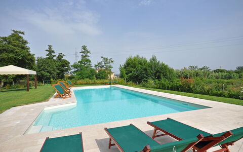 Villa Marginone: Piscine, Propriété, Maison, Immobilier, Recours, Loisir, Biens, Bâtiment, Villa, Vacances