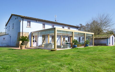 Villa Marginone: Porche, Porte, Biens, Ombre, Structure En Plein Air, Chalet, Pot De Fleur, Jardin, Patio, Cour