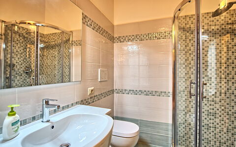 Vittoriana: Salle De Bains, Propriété, Pièce, Design Intérieur, Tuile, Immobilier, Bâtiment, Luminaire Plomberie, Architecture, Maison