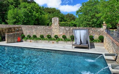 Collina: Piscine, Propriété, L'Eau, Mur, Biens, Bâtiment, Immobilier, Caractéristique De L'Eau, Maison, Loisir