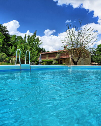 Villa Diletta: Piscine, Propriété, L'Eau, Loisir, Paysage Naturel, Ciel, Immobilier, Maison, Vacances, Été