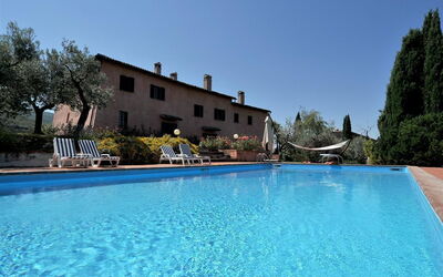 Paradiso: Villa_Paradiso_outside_view