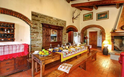 Civitella: Propriété, Bâtiment, Pièce, Design Intérieur, Meubles, Salon, Immobilier, Maison, Domicile, Table