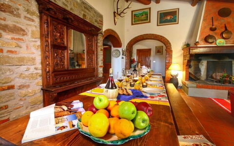 Civitella: Propriété, Pièce, Maison, Bâtiment, Domicile, Design Intérieur, Table, Salle À Manger, Nature Morte, Immobilier