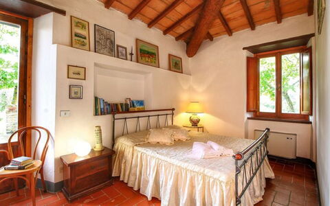 Civitella: Propriété, Pièce, Meubles, Bâtiment, Chambre, Lit, Plafond, Maison, Design Intérieur, Immobilier