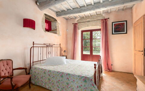 Villa Ferdinando: Meubles, Mur, Sol, Design Intérieur, Chambre, Lit, Sol, Rose, Linge, Plafond