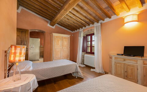 Villa Ferdinando: Meubles, Mur, Bois, Design Intérieur, Chambre, Lit, Sol, Sol, Plafond, Domicile