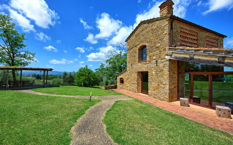 Villa Ferdinando: Nuage, Ciel, Propriété, Plante, Paysage Naturel, Arbre, Lot Terre, Herbe, Paysage, Zone Résidentielle