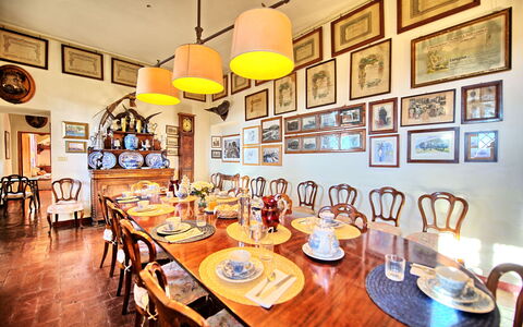 Il Principe: Pièce, Propriété, Bâtiment, Jaune, Salle À Manger, Design Intérieur, Table, Restaurant, Brunch, Immobilier