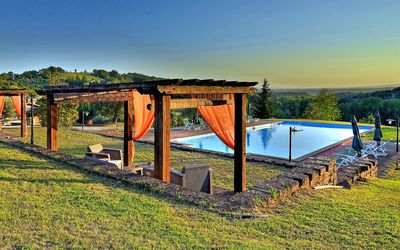 Claudio: Propriété, Ciel, Arbre, L'Eau, Zone Rurale, Herbe, Paysage, Loisir, Immobilier, Piscine