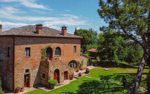 Villa Scianellone: Piscine, Arbre, Paysage, Zone Résidentielle, Vue Du Ciel, Recours, Photographie Aérienne, Biens, Aménagement Paysager, Conception