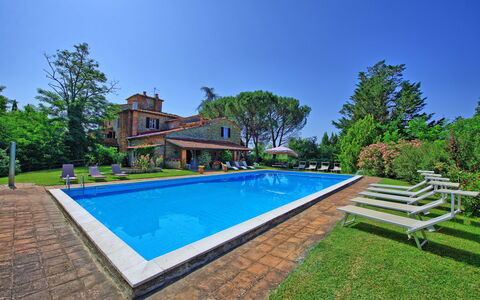 Villa Campogialli: Piscine, Propriété, Biens, Immobilier, Maison, Domicile, Bâtiment, Herbe, Villa, Zone Résidentielle