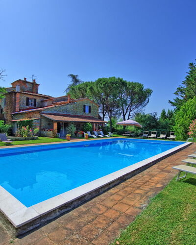 Villa Campogialli: Piscine, Propriété, Biens, Immobilier, Maison, Domicile, Bâtiment, Herbe, Villa, Zone Résidentielle