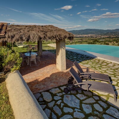 Villa Agazzi: Propriété, Paysage Naturel, Immobilier, Ciel, Biens, Maison, Bleu Azur, Piscine, Domicile, Bâtiment