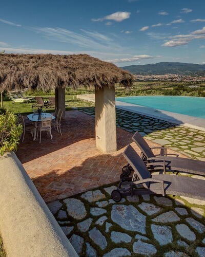 Villa Agazzi: Propriété, Paysage Naturel, Immobilier, Ciel, Biens, Maison, Bleu Azur, Piscine, Domicile, Bâtiment