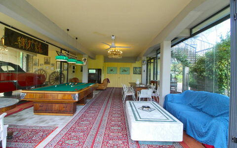 Villa Quattro Mori: Propriété, Pièce, Bâtiment, Design Intérieur, Meubles, Immobilier, Maison, Domicile, Salon, Plafond